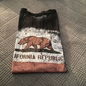 California Republic Bear Graphic T-Shirt. 361